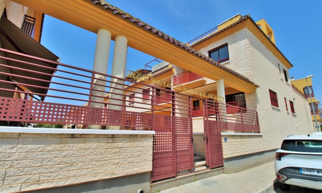 Herverkoop - Villa - Orihuela - Los Desamparados