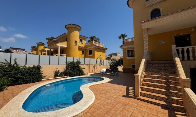 Herverkoop - Villa - Orihuela Costa - Villamartín