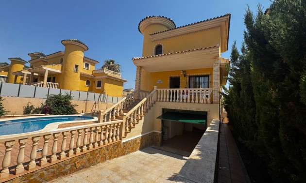 Herverkoop - Villa - Orihuela Costa - Villamartín